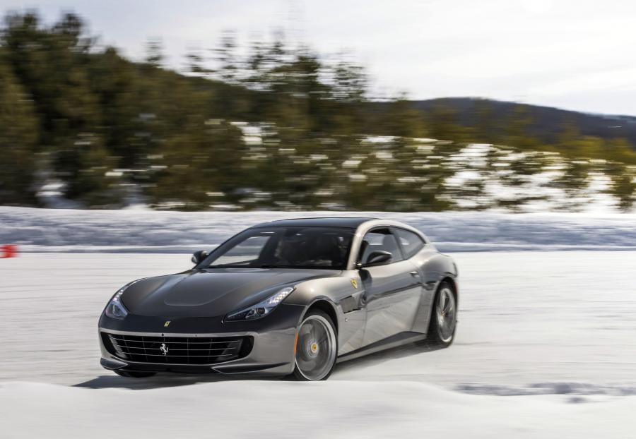  Ferrari GTC4Lusso 2016 года  (NA) (фото 3 из 21)